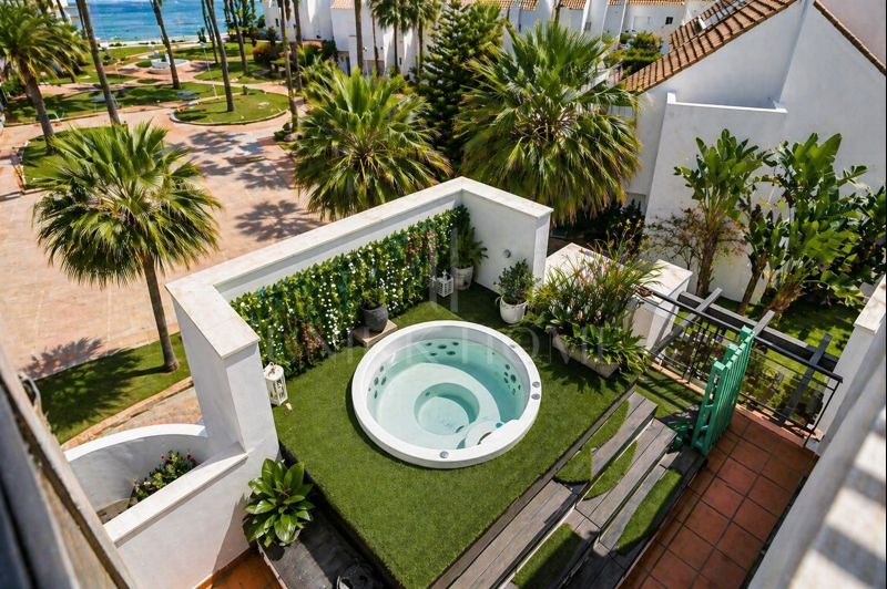 Luxury beachfront penthouse with jacuzzi and solarium in Casares del Mar