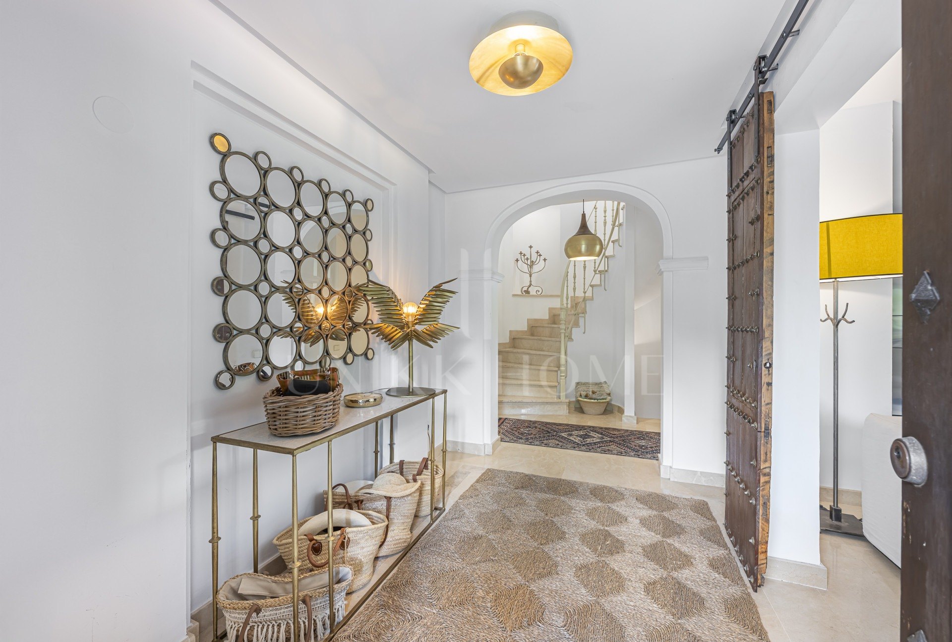 Encantadora casa familiar adosada en esquina con piscina privada y jardín chill-out en Sotogrande