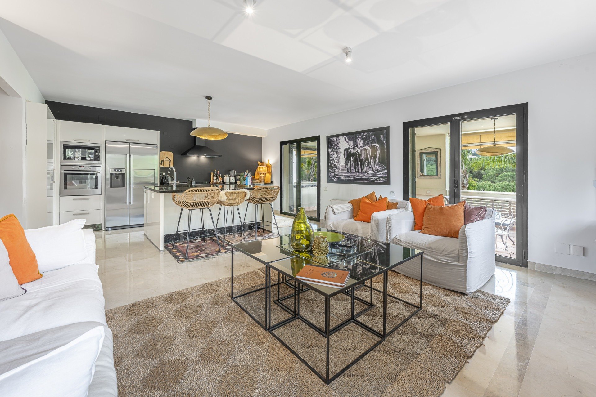 Encantadora casa familiar adosada en esquina con piscina privada y jardín chill-out en Sotogrande