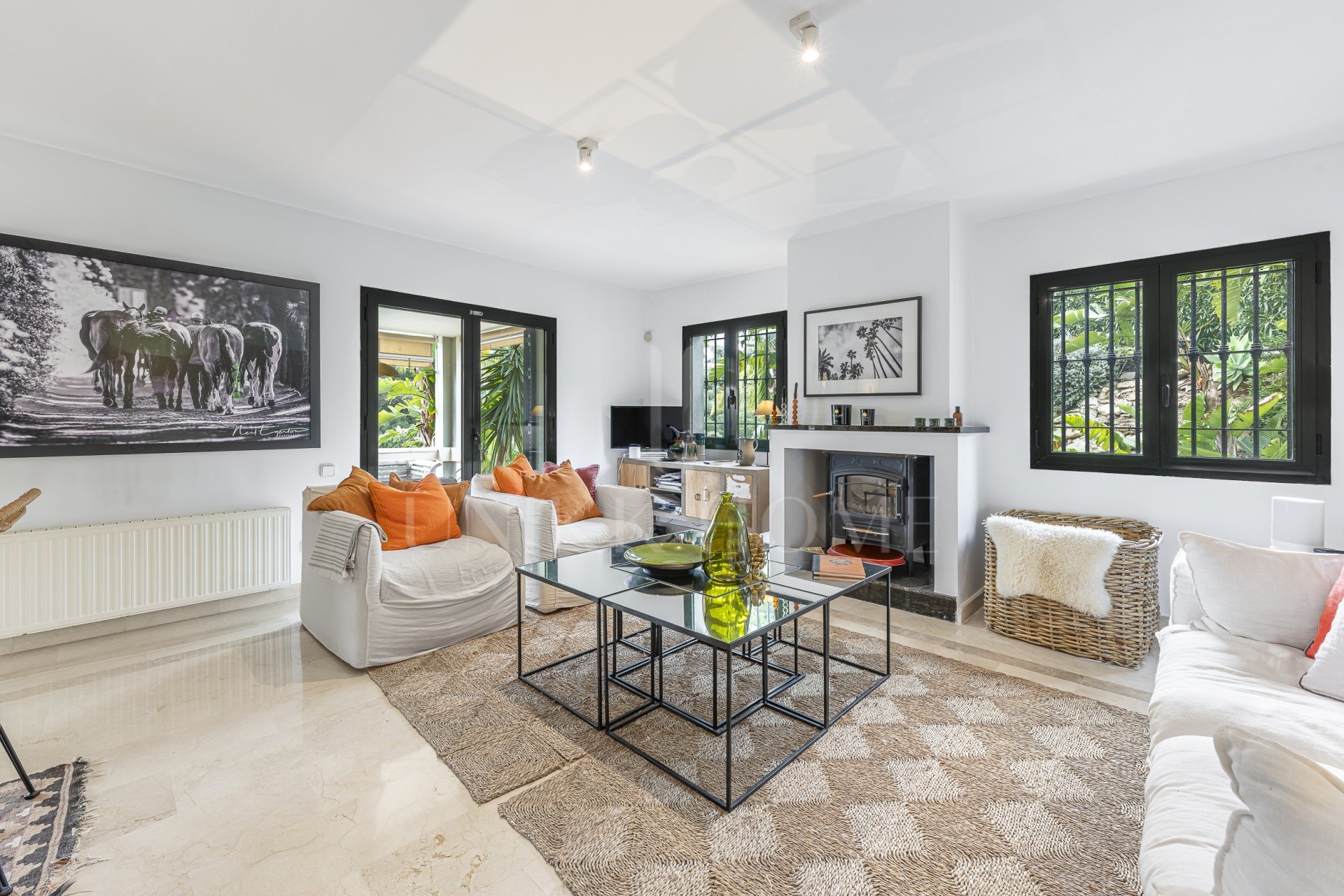 Encantadora casa familiar adosada en esquina con piscina privada y jardín chill-out en Sotogrande