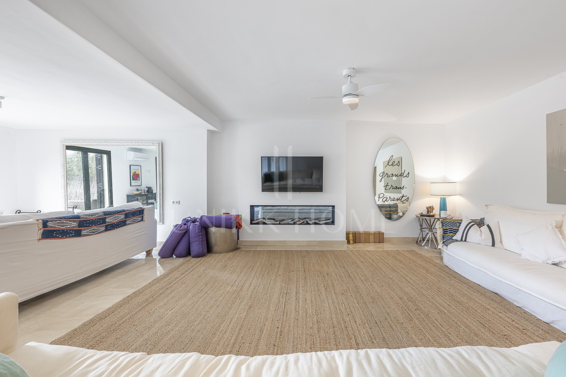 Encantadora casa familiar adosada en esquina con piscina privada y jardín chill-out en Sotogrande