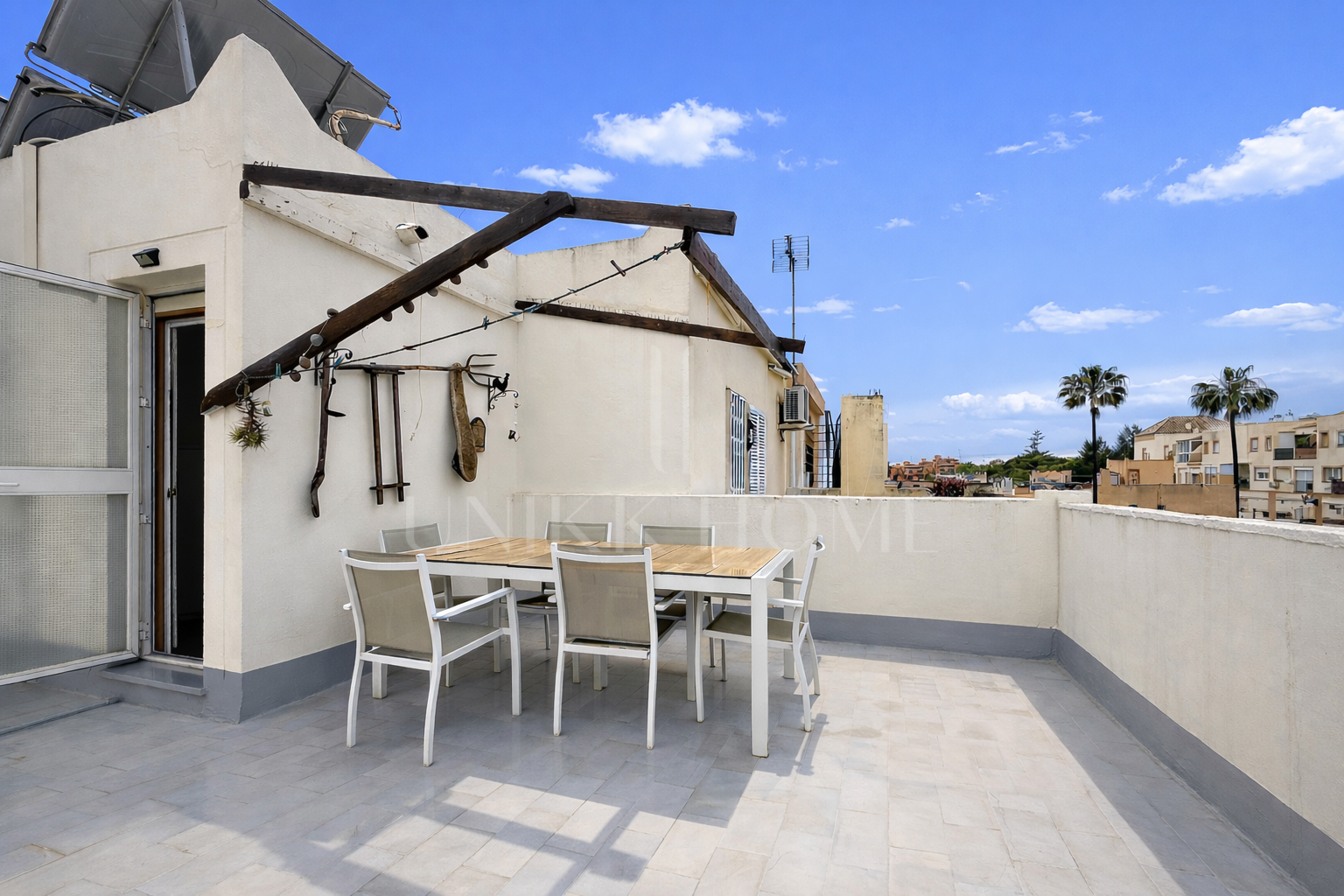 Beautiful townhouse just 100m from the beach in Playa del Ángel, Estepona