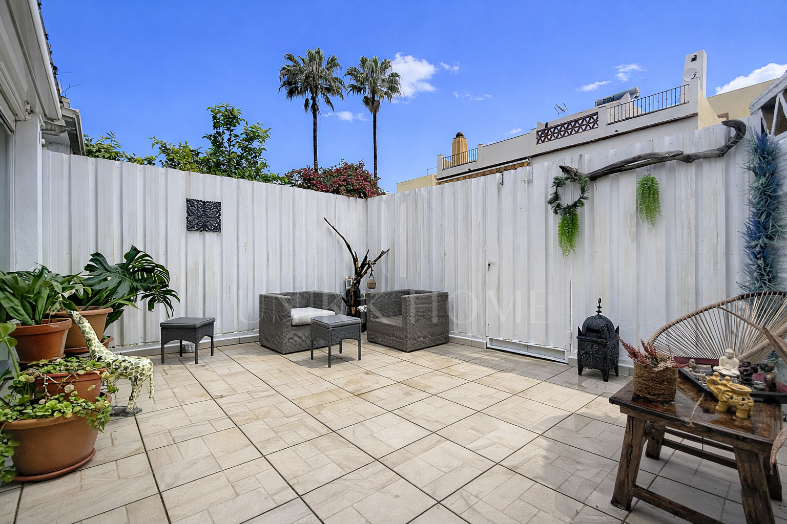 Beautiful townhouse just 100m from the beach in Playa del Ángel, Estepona