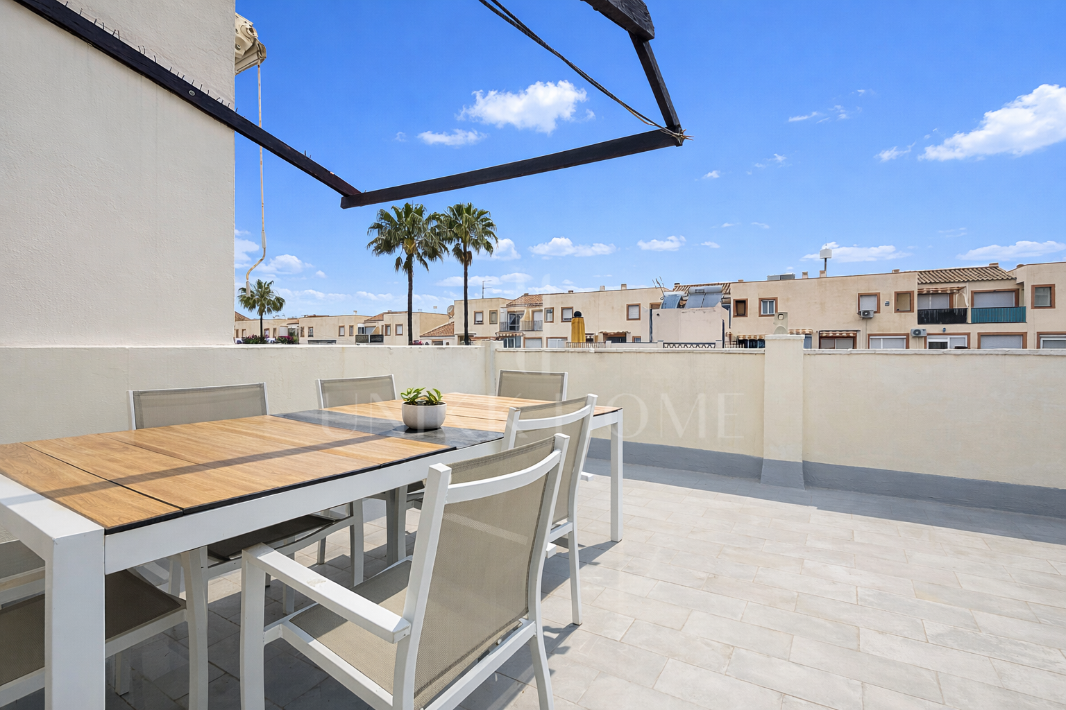 Beautiful townhouse just 100m from the beach in Playa del Ángel, Estepona