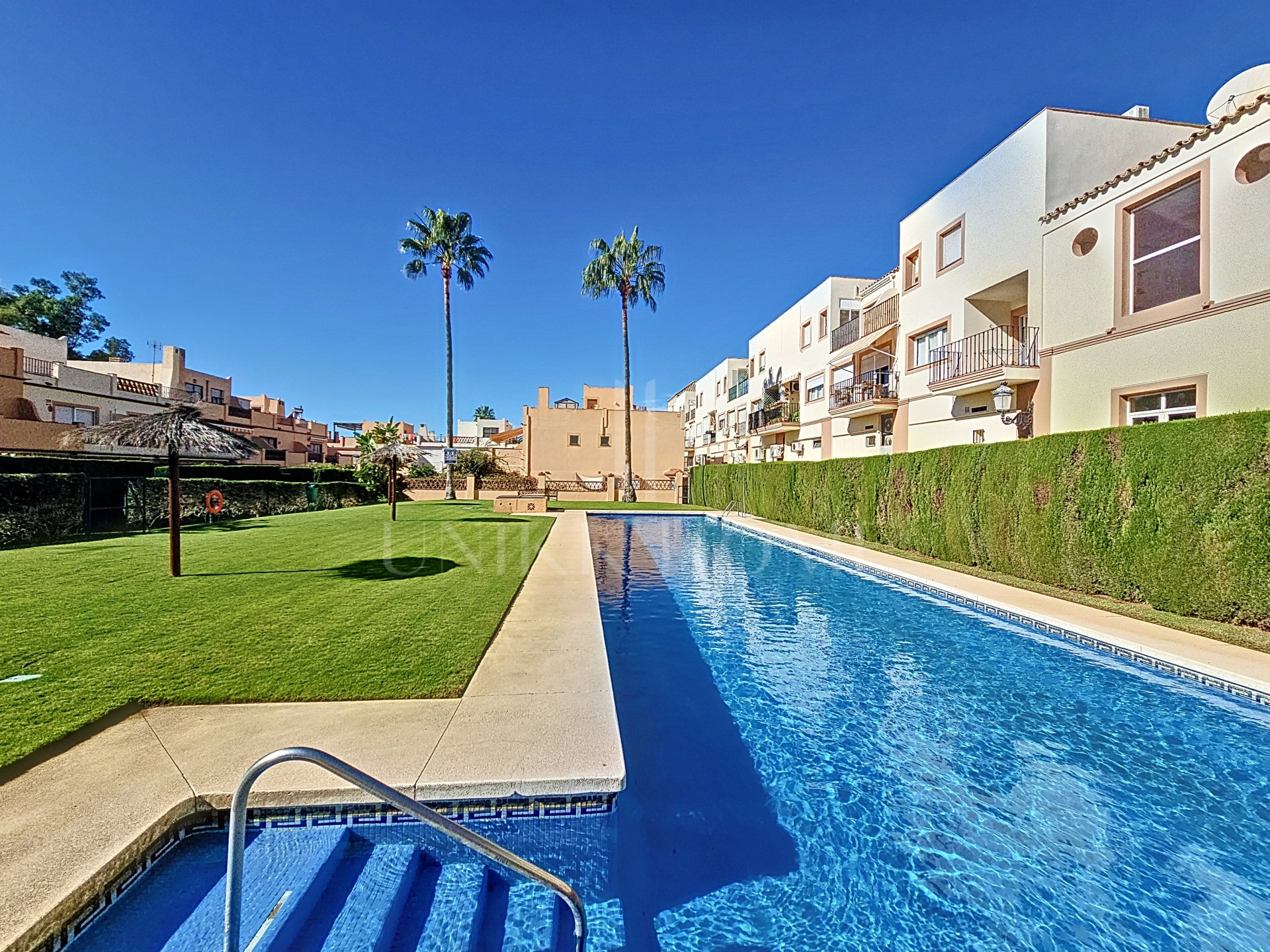 Beautiful townhouse just 100m from the beach in Playa del Ángel, Estepona