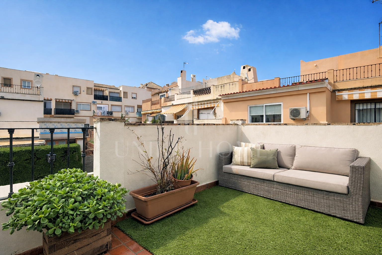 Beautiful townhouse just 100m from the beach in Playa del Ángel, Estepona