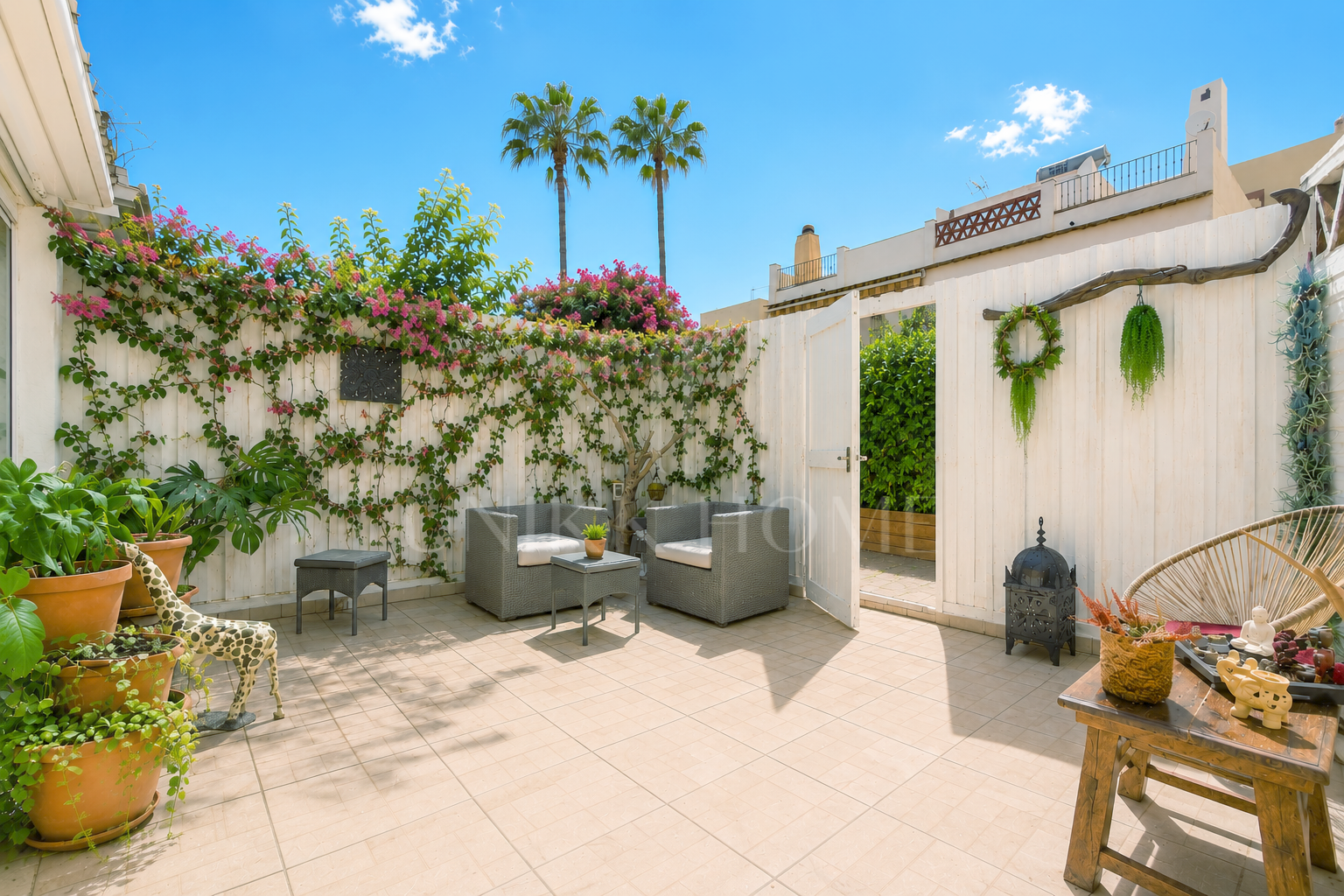 Beautiful townhouse just 100m from the beach in Playa del Ángel, Estepona