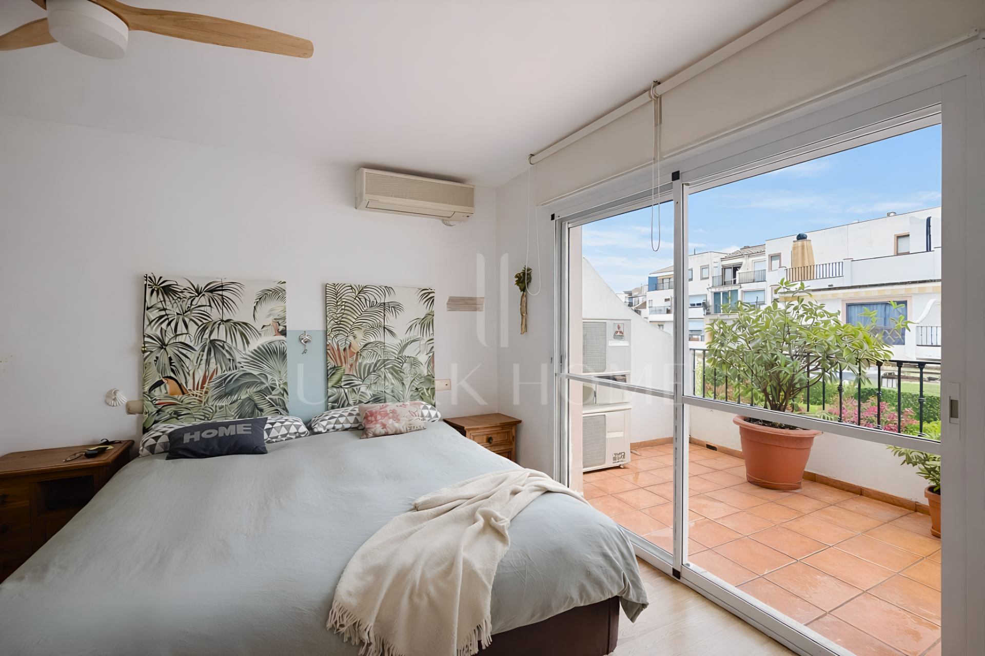 Beautiful townhouse just 100m from the beach in Playa del Ángel, Estepona