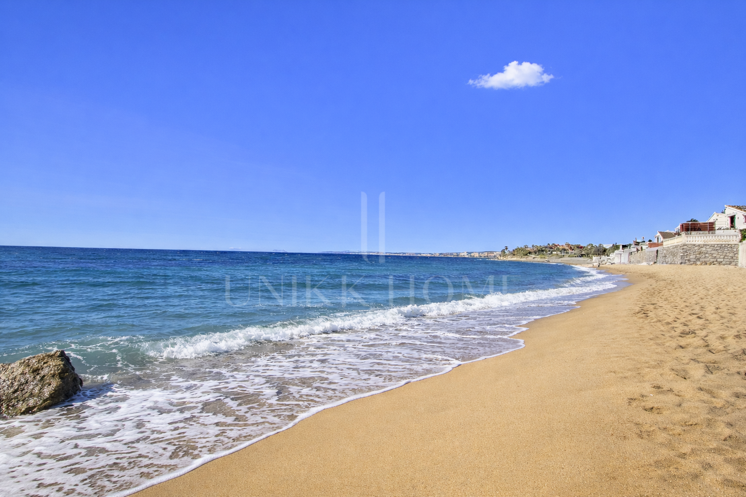 Beautiful townhouse just 100m from the beach in Playa del Ángel, Estepona