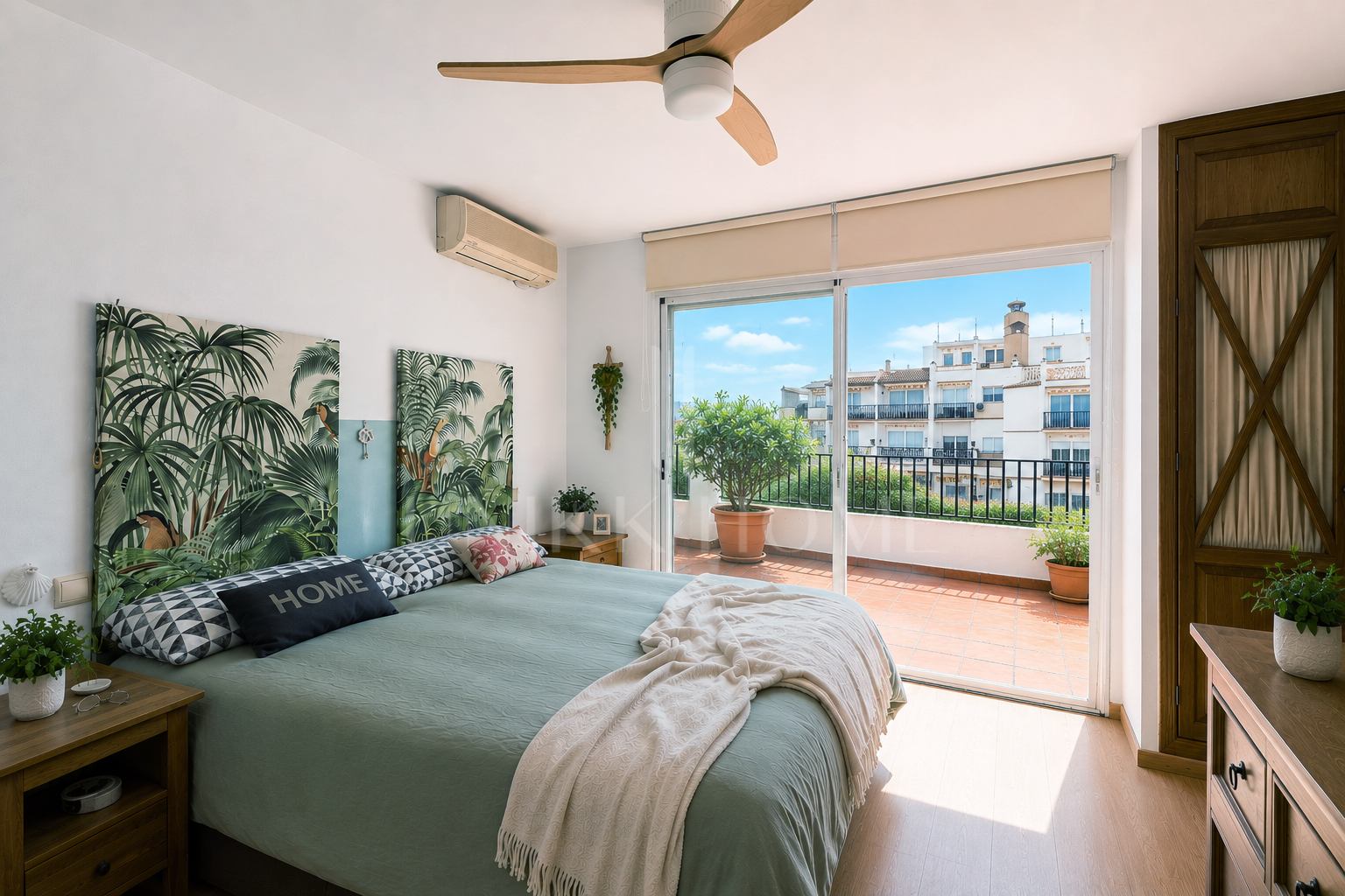 Beautiful townhouse just 100m from the beach in Playa del Ángel, Estepona