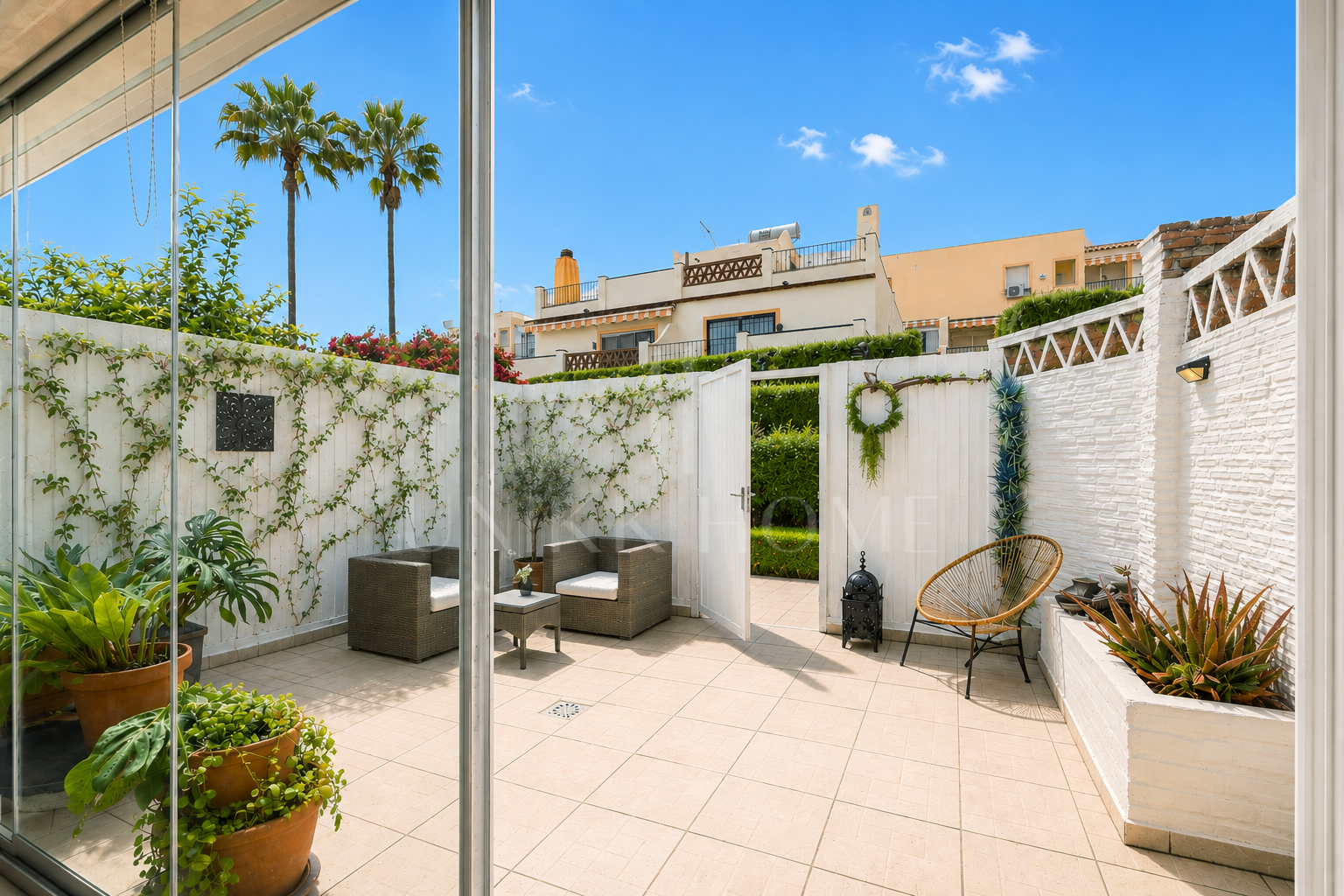 Beautiful townhouse just 100m from the beach in Playa del Ángel, Estepona
