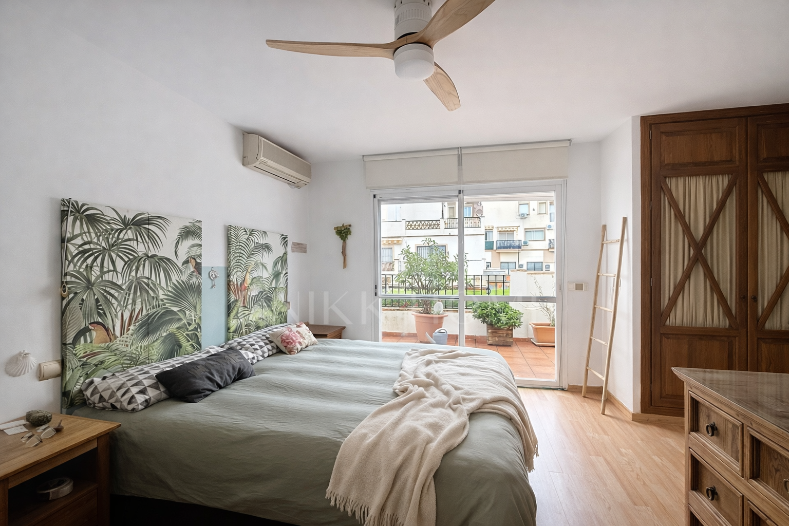 Beautiful townhouse just 100m from the beach in Playa del Ángel, Estepona