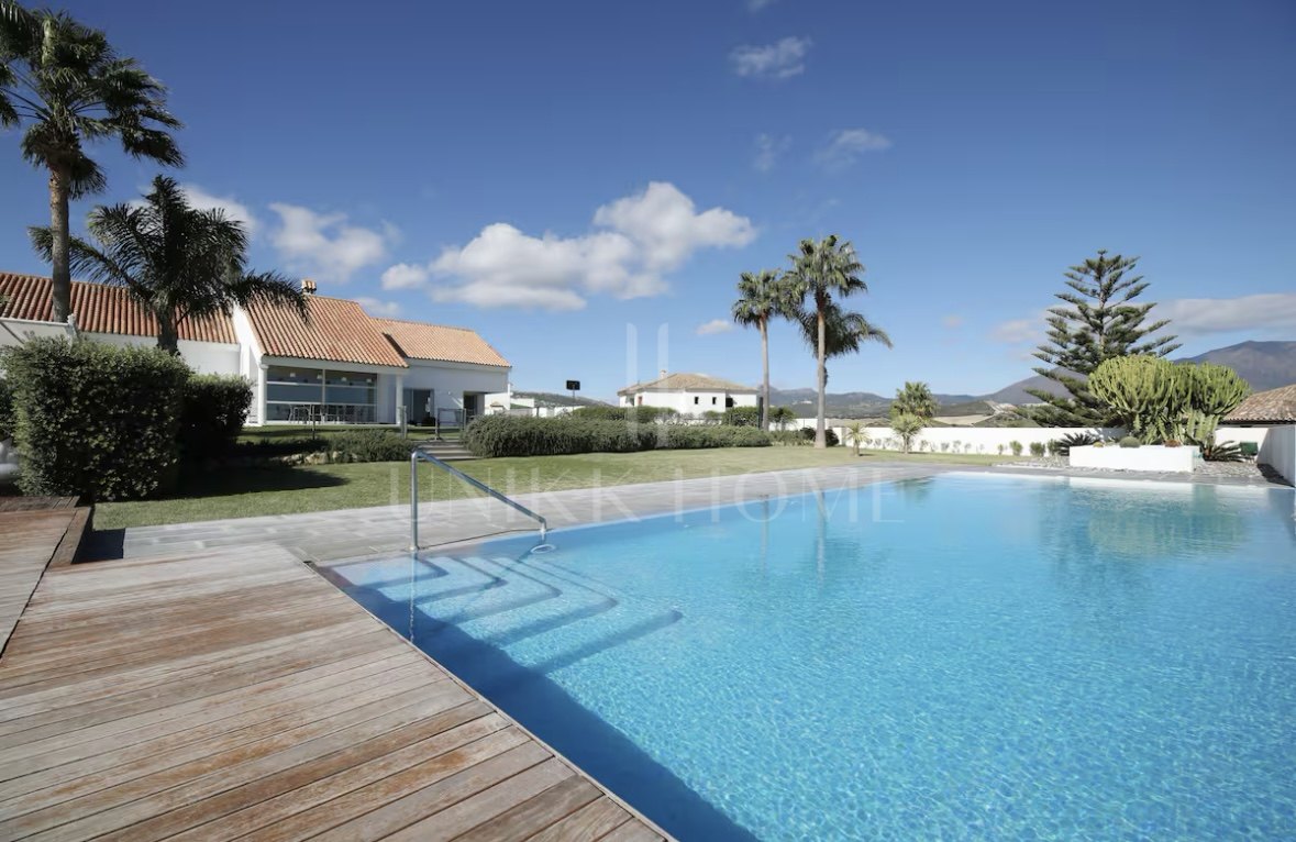 10.000 m² de privacidad, espacio y vistas panorámicas al mar – Una oportunidad única cerca de Sotogrande - Manilva