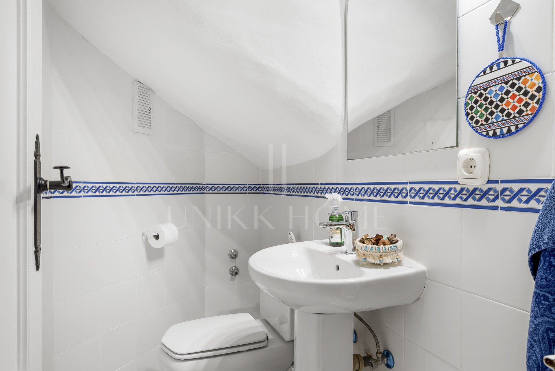 Seafront Townhouse with Direct Beach Access in Bahía Doncella, Estepona