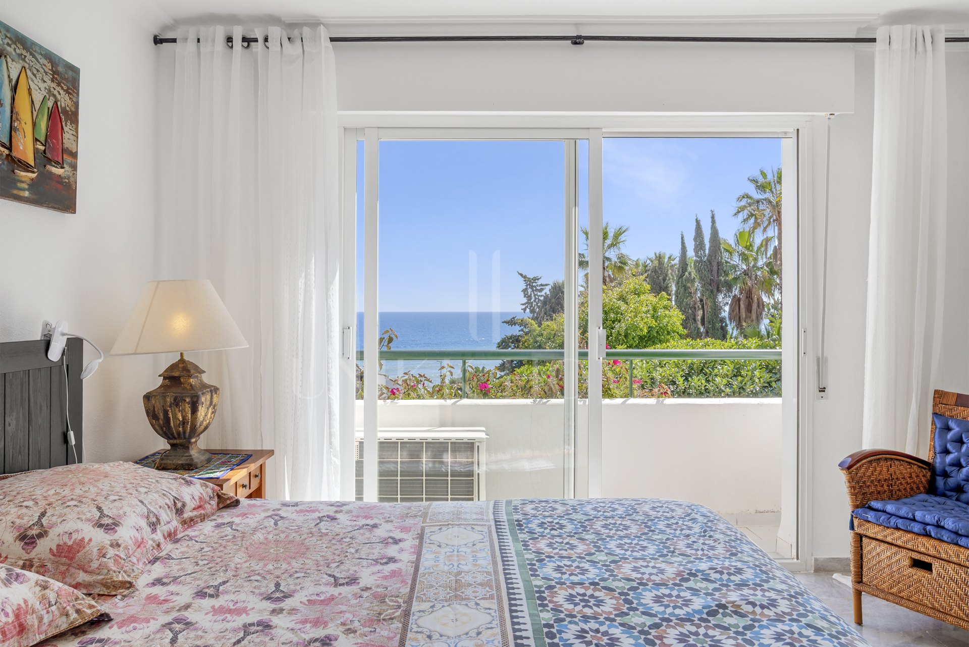 Seafront Townhouse with Direct Beach Access in Bahía Doncella, Estepona