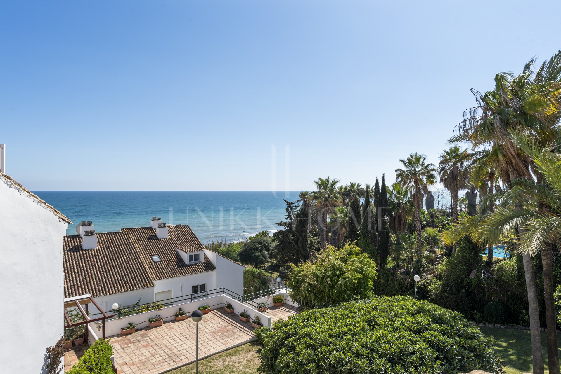 Seafront Townhouse with Direct Beach Access in Bahía Doncella, Estepona