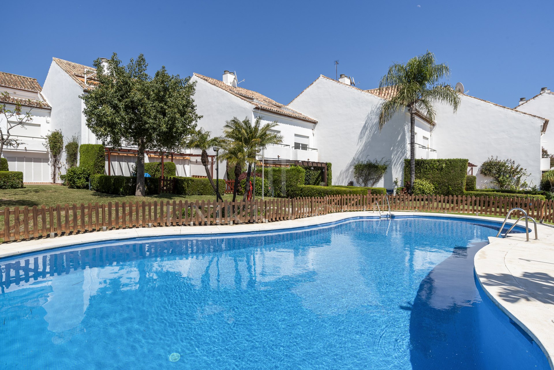 Seafront Townhouse with Direct Beach Access in Bahía Doncella, Estepona