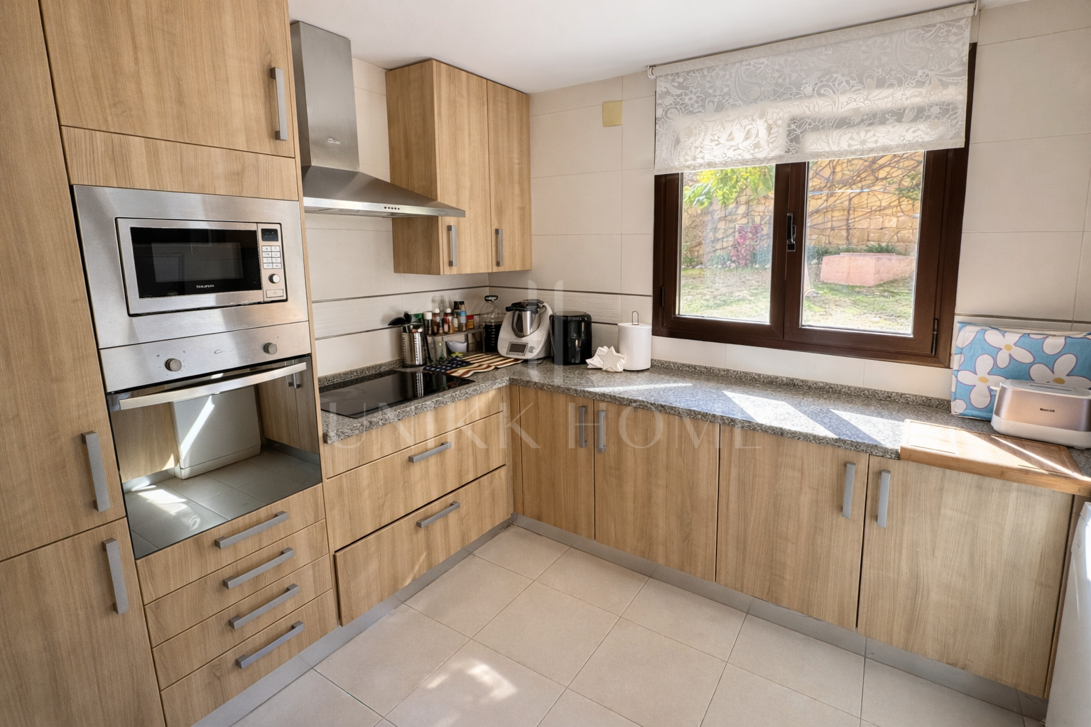 Amplio y Elegante Adosado de Esquina con Garaje Privado – Estepona Oeste – Azata Golf