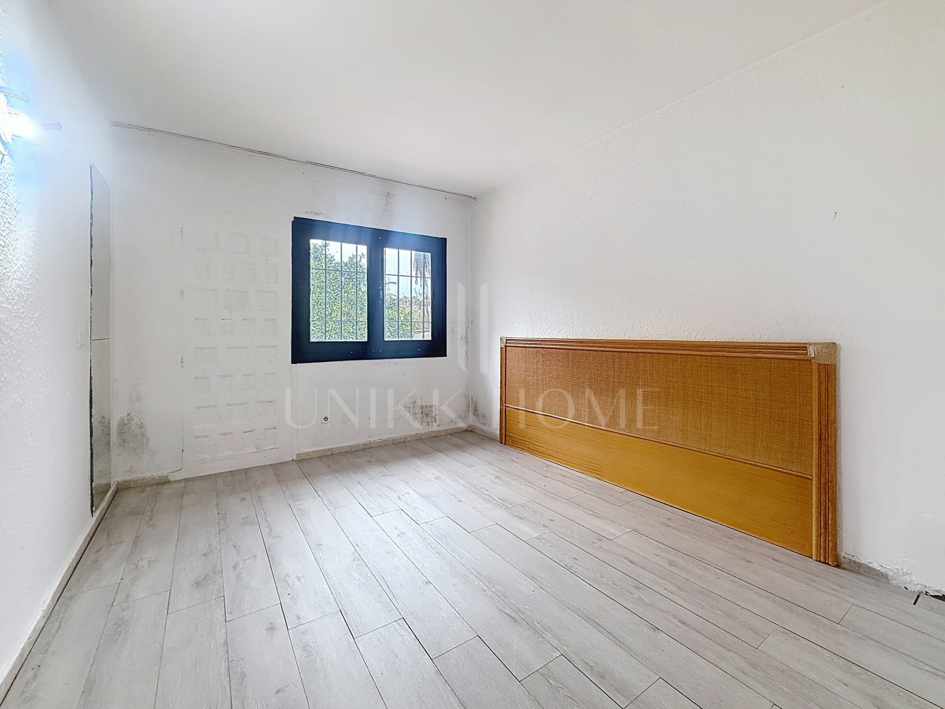 Exclusive beachfront plot to create a luxury villa – New Golden Mile, Estepona