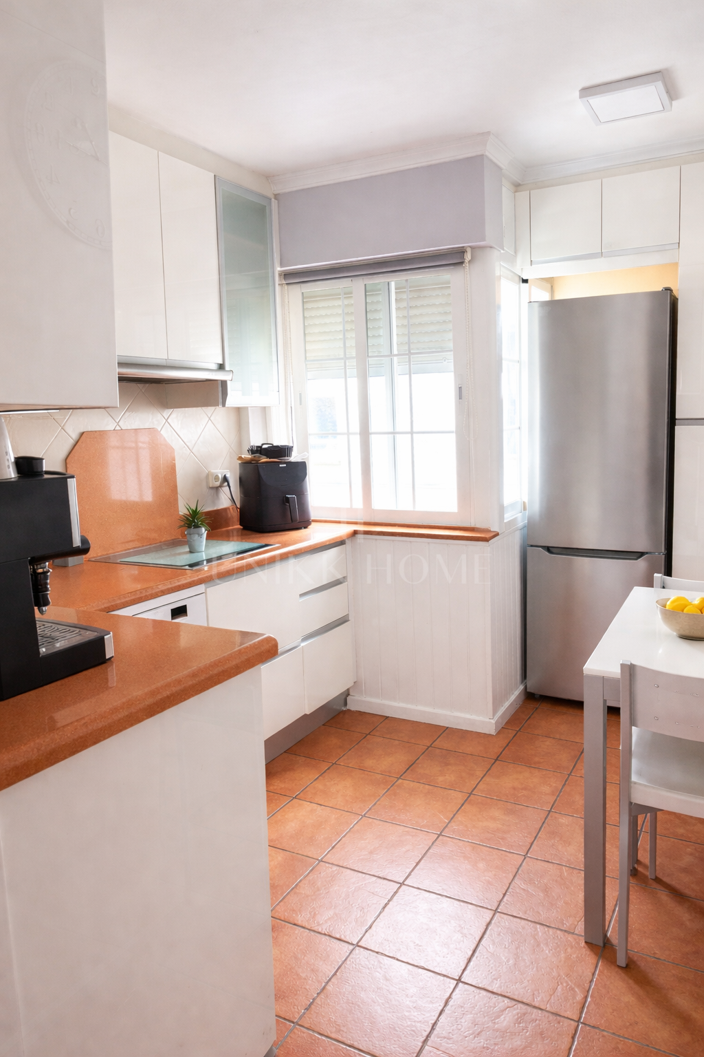 Spacious Apartment with Terrace in Central Estepona – Mar y Sierra Area