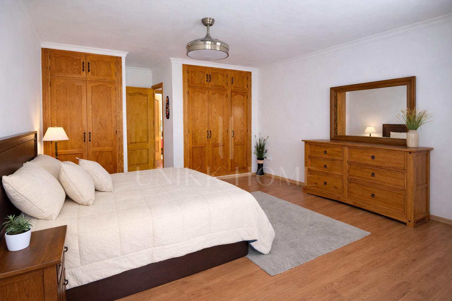 Spacious Apartment with Terrace in Central Estepona – Mar y Sierra Area