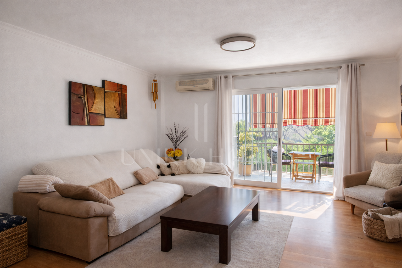 Spacious Apartment with Terrace in Central Estepona – Mar y Sierra Area