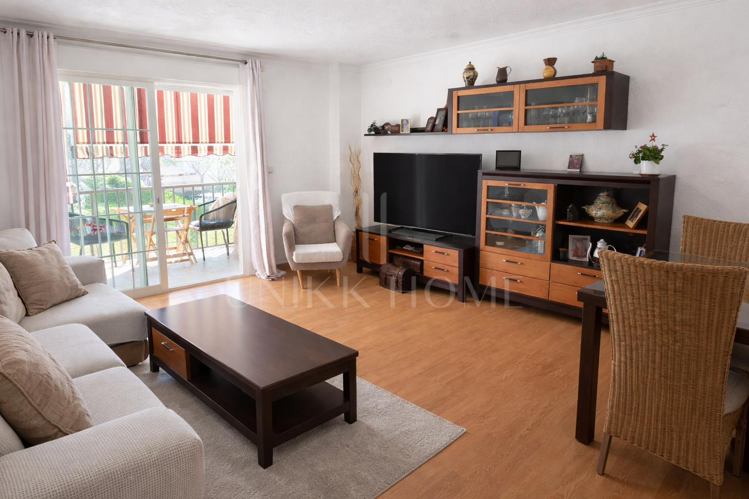 Spacious Apartment with Terrace in Central Estepona – Mar y Sierra Area