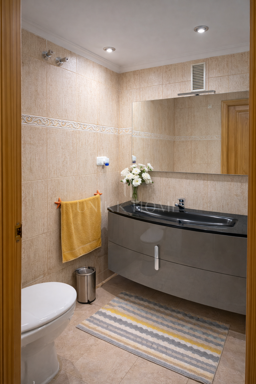 Spacious Apartment with Terrace in Central Estepona – Mar y Sierra Area