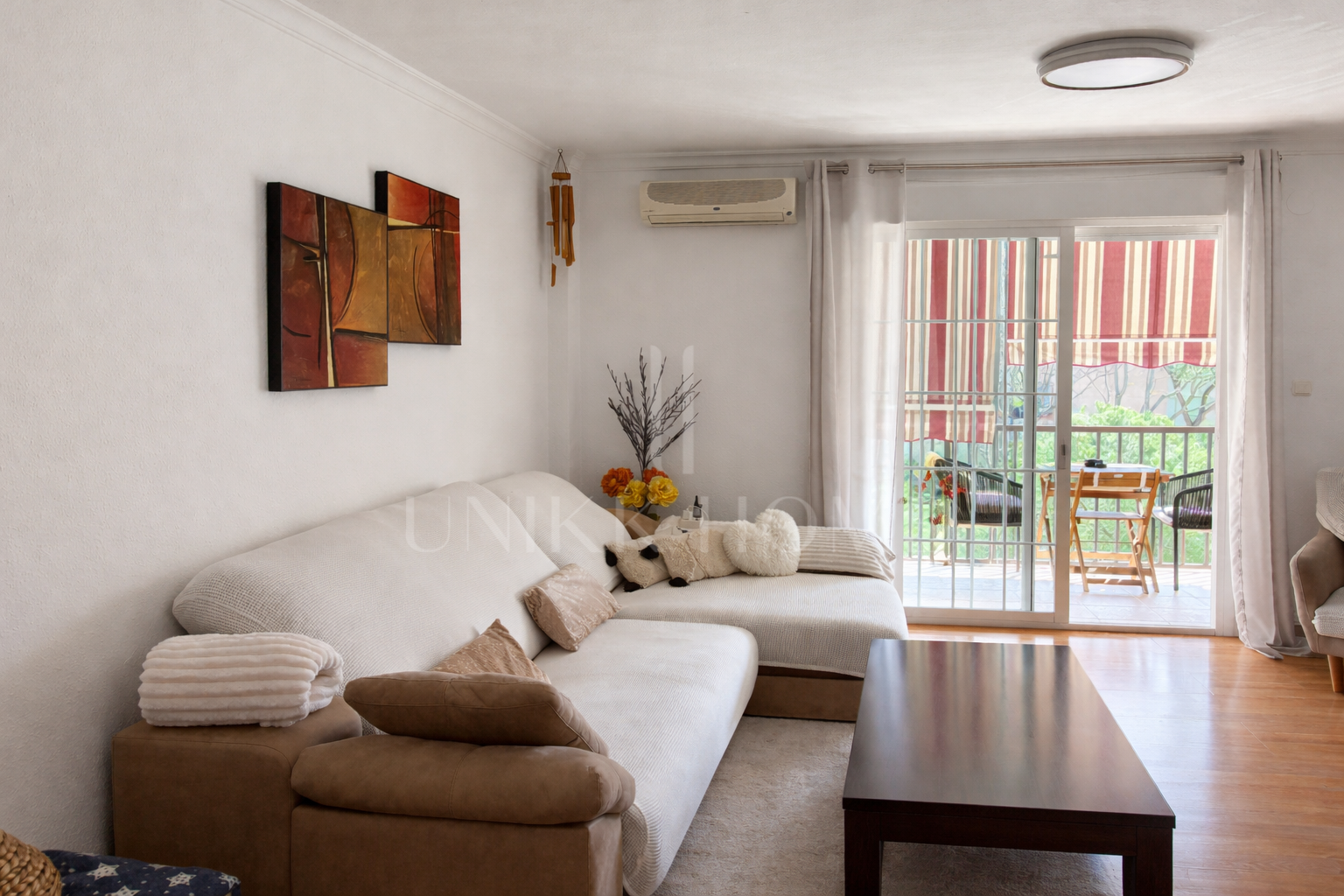 Spacious Apartment with Terrace in Central Estepona – Mar y Sierra Area