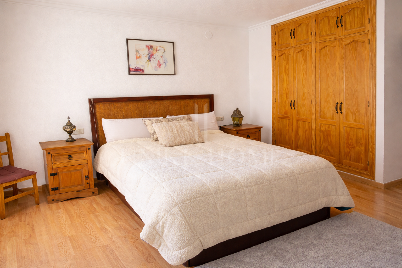 Spacious Apartment with Terrace in Central Estepona – Mar y Sierra Area