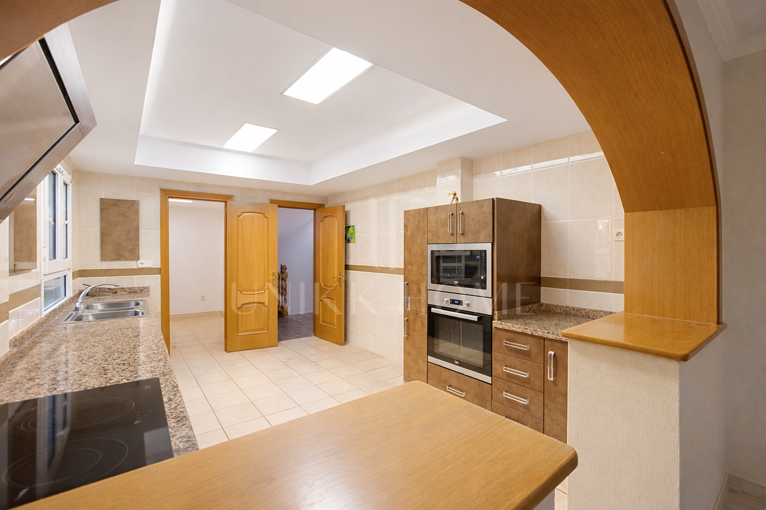 LARGE FAMILY VILLA WITH SPACIOUS PLOT, SWIMMING POOL AND INDEPENDENT APARTMENT IN EL PADRÓN - ESTEPONA