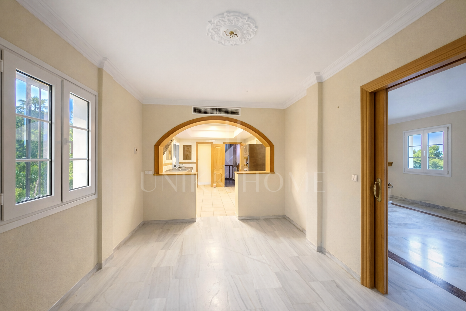 LARGE FAMILY VILLA WITH SPACIOUS PLOT, SWIMMING POOL AND INDEPENDENT APARTMENT IN EL PADRÓN - ESTEPONA