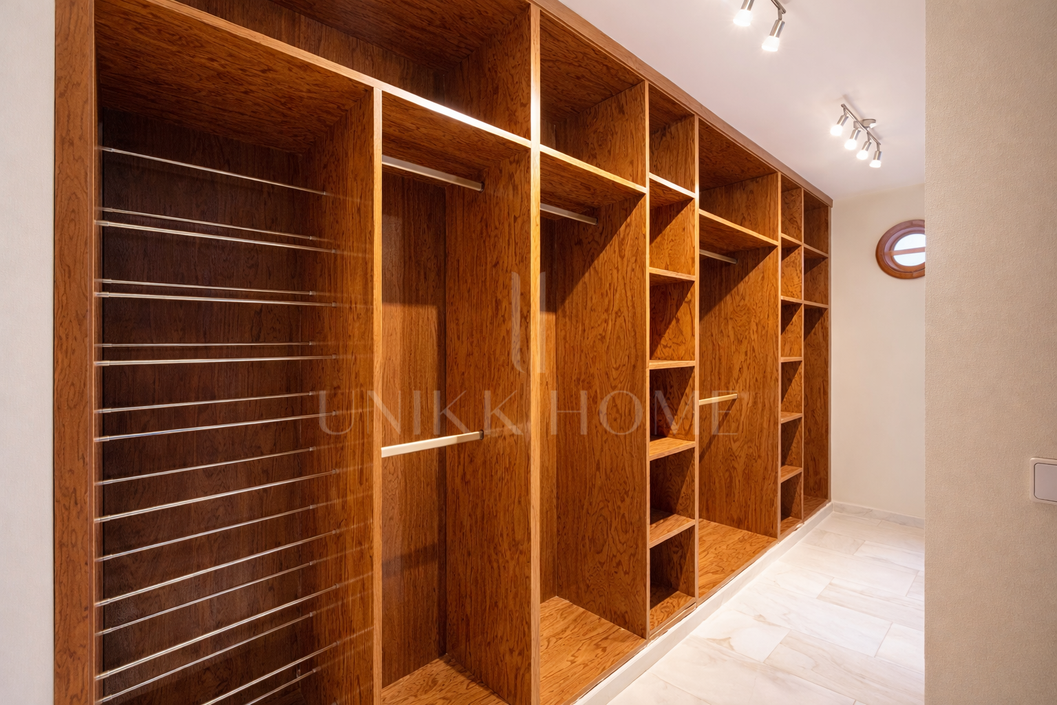 LARGE FAMILY VILLA WITH SPACIOUS PLOT, SWIMMING POOL AND INDEPENDENT APARTMENT IN EL PADRÓN - ESTEPONA