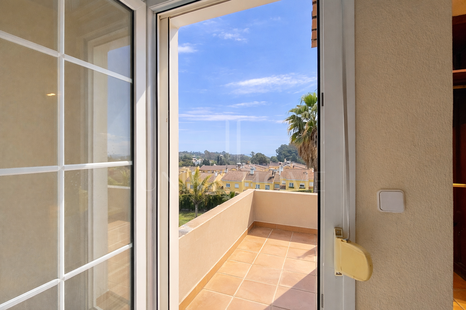 LARGE FAMILY VILLA WITH SPACIOUS PLOT, SWIMMING POOL AND INDEPENDENT APARTMENT IN EL PADRÓN - ESTEPONA