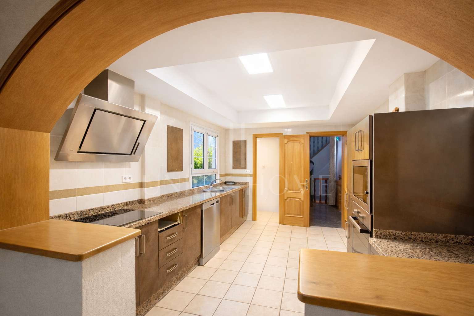 LARGE FAMILY VILLA WITH SPACIOUS PLOT, SWIMMING POOL AND INDEPENDENT APARTMENT IN EL PADRÓN - ESTEPONA