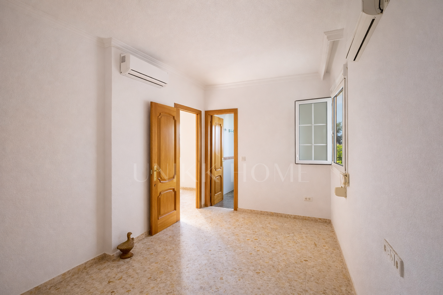 LARGE FAMILY VILLA WITH SPACIOUS PLOT, SWIMMING POOL AND INDEPENDENT APARTMENT IN EL PADRÓN - ESTEPONA