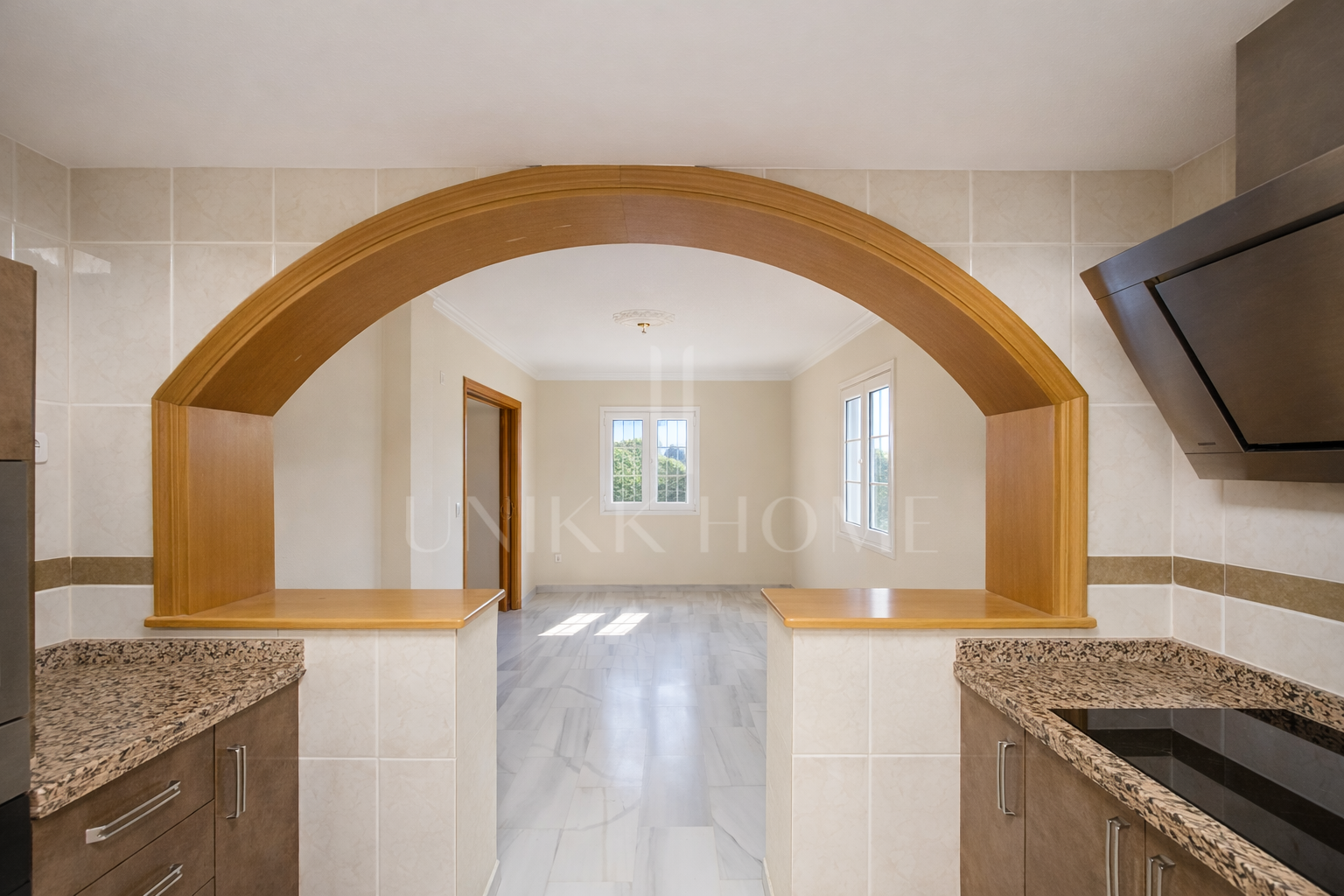 LARGE FAMILY VILLA WITH SPACIOUS PLOT, SWIMMING POOL AND INDEPENDENT APARTMENT IN EL PADRÓN - ESTEPONA