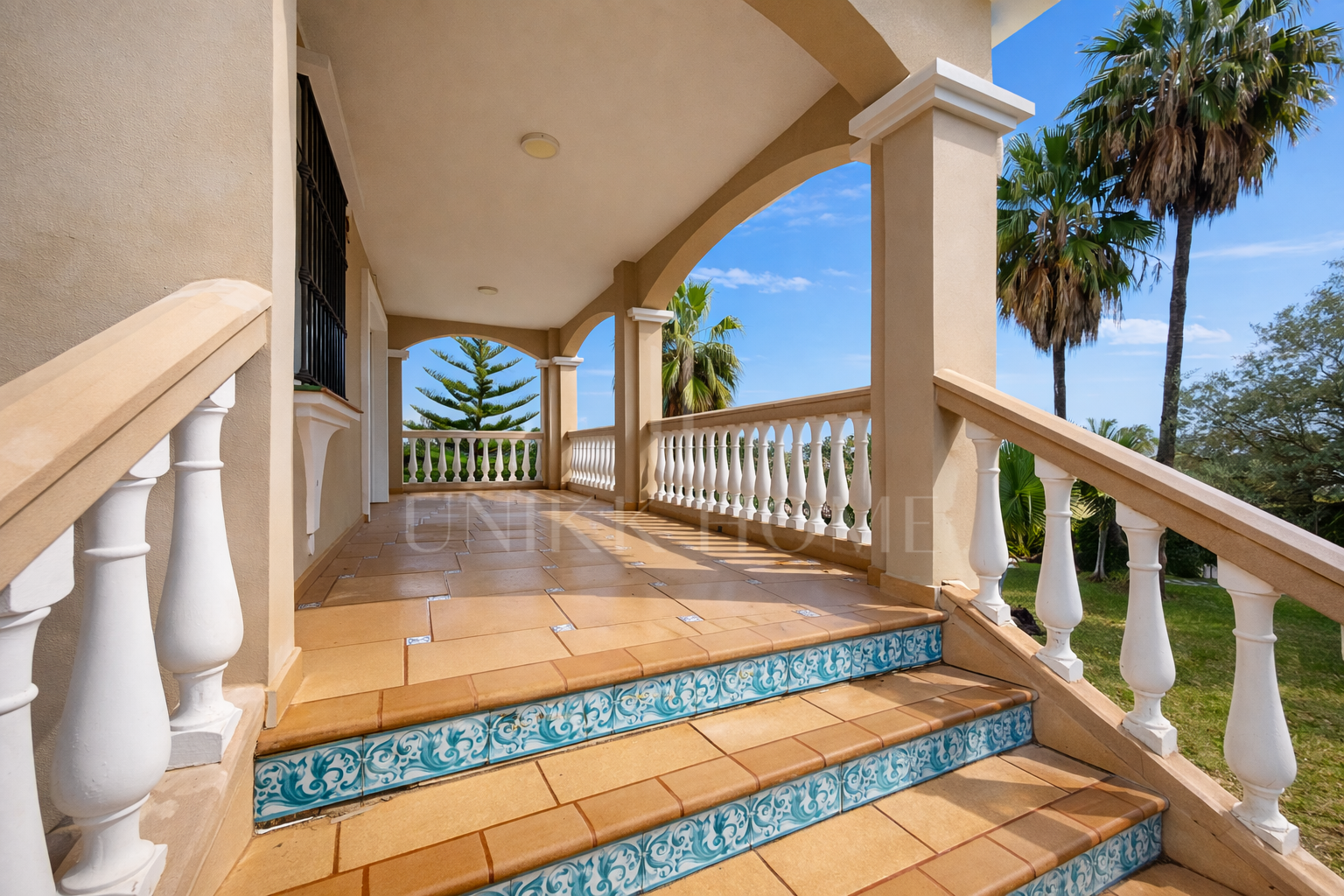 LARGE FAMILY VILLA WITH SPACIOUS PLOT, SWIMMING POOL AND INDEPENDENT APARTMENT IN EL PADRÓN - ESTEPONA