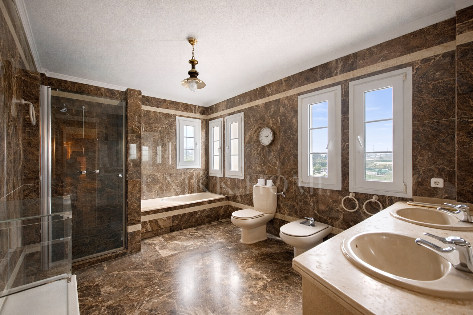 LARGE FAMILY VILLA WITH SPACIOUS PLOT, SWIMMING POOL AND INDEPENDENT APARTMENT IN EL PADRÓN - ESTEPONA