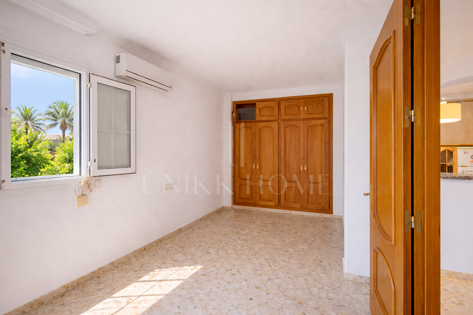 LARGE FAMILY VILLA WITH SPACIOUS PLOT, SWIMMING POOL AND INDEPENDENT APARTMENT IN EL PADRÓN - ESTEPONA