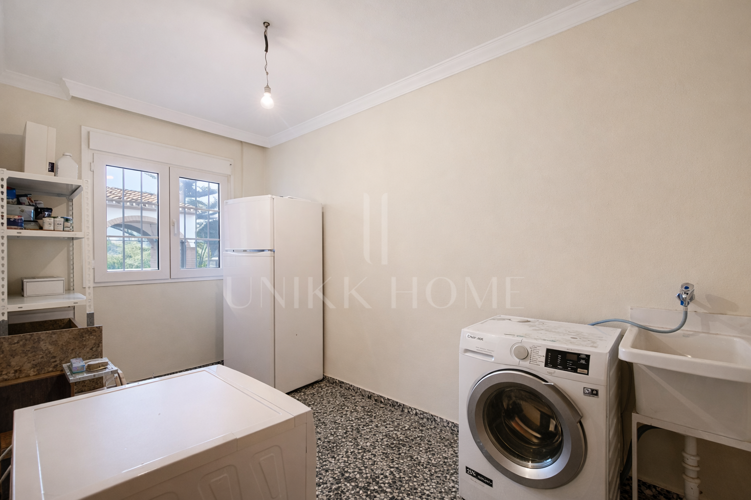 LARGE FAMILY VILLA WITH SPACIOUS PLOT, SWIMMING POOL AND INDEPENDENT APARTMENT IN EL PADRÓN - ESTEPONA