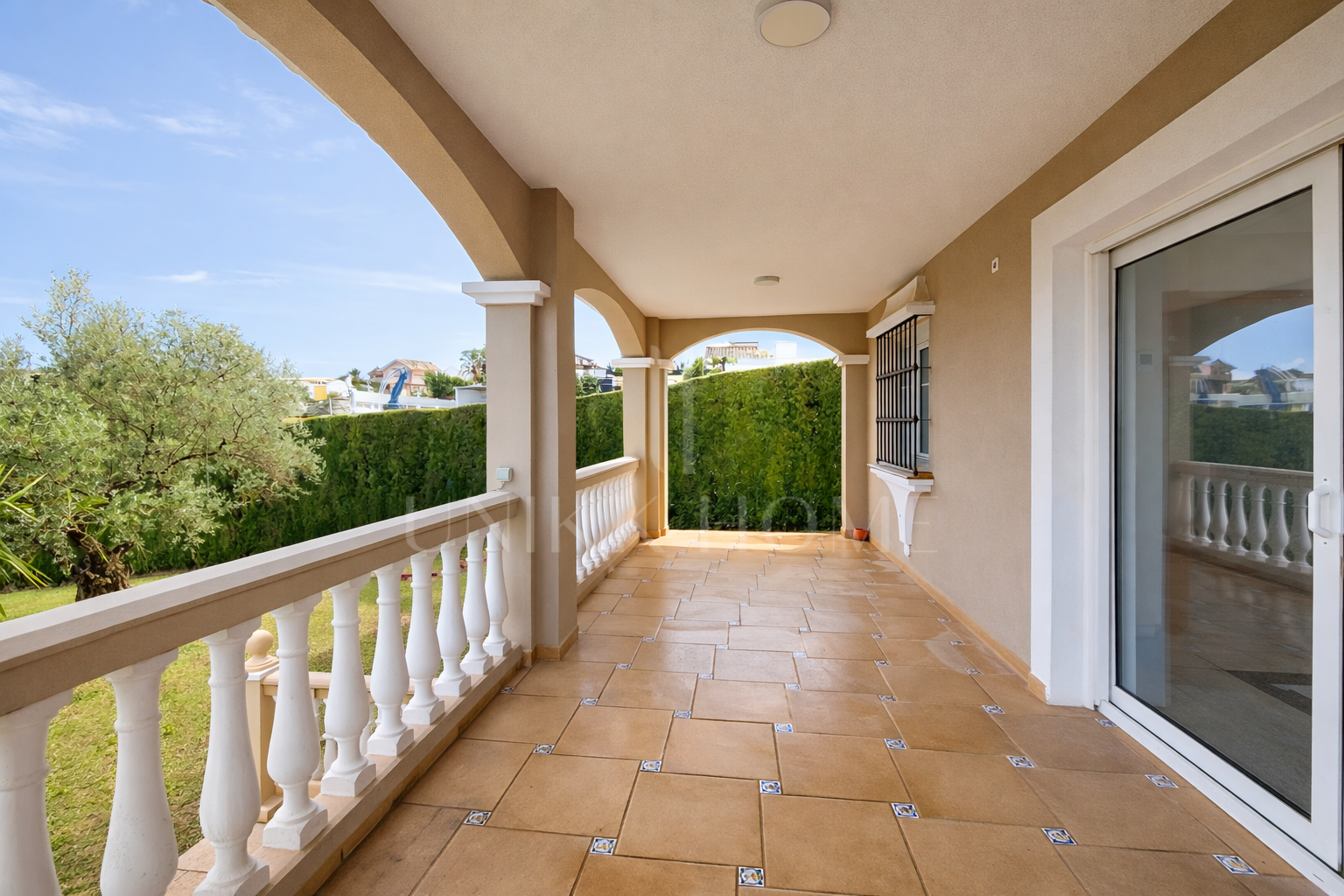 LARGE FAMILY VILLA WITH SPACIOUS PLOT, SWIMMING POOL AND INDEPENDENT APARTMENT IN EL PADRÓN - ESTEPONA