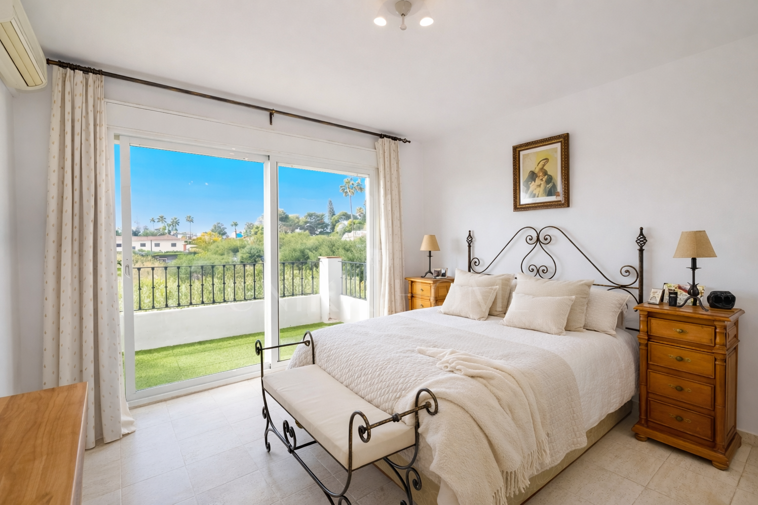 3-Bedroom Duplex with Terrace Near the Beach – Arena Beach, Estepona