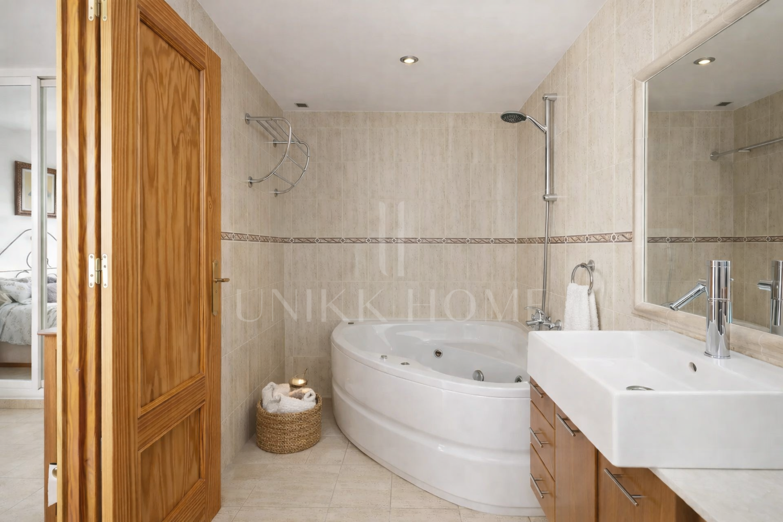 3-Bedroom Duplex with Terrace Near the Beach – Arena Beach, Estepona