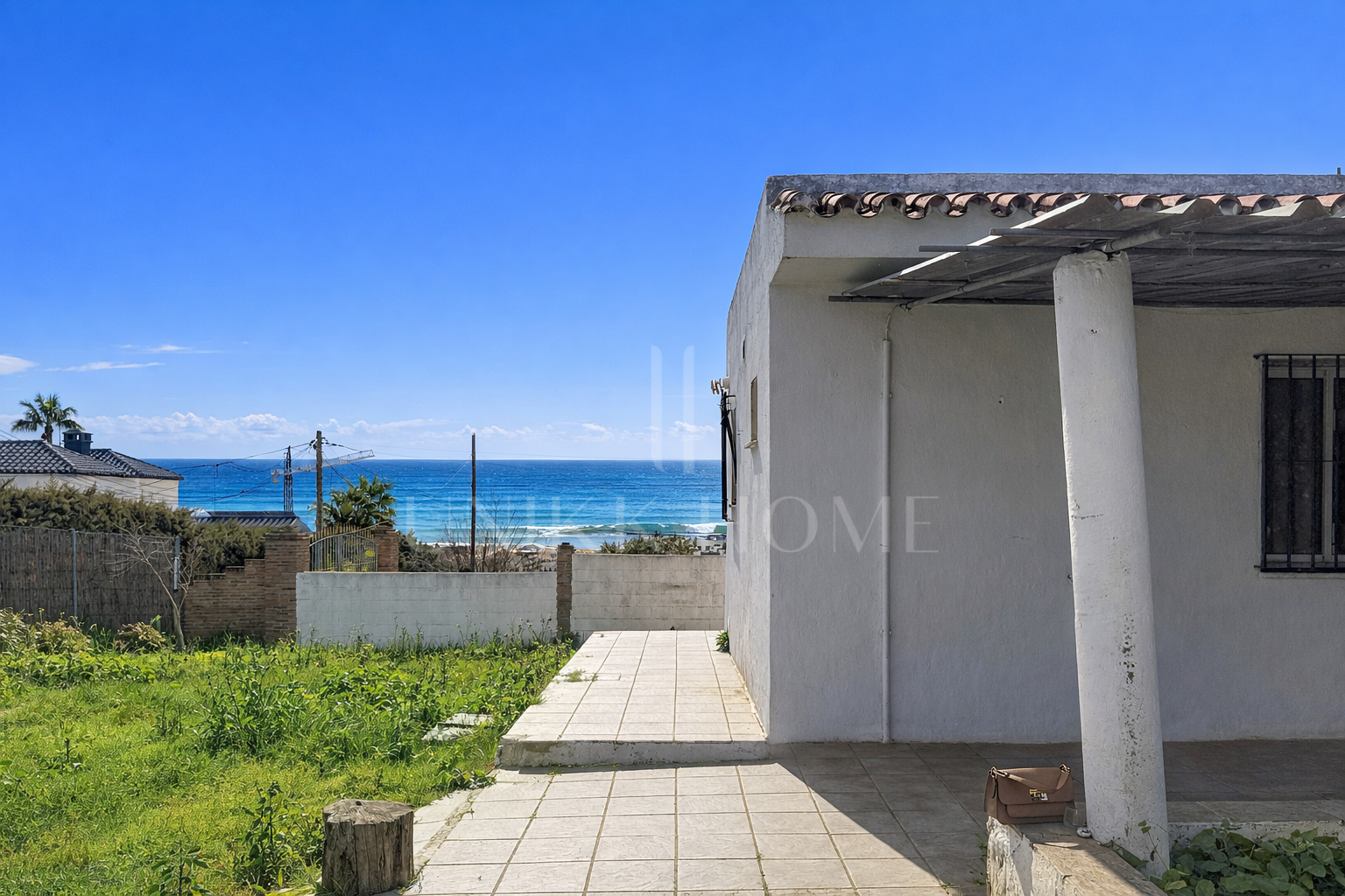 Casa con parcela de 400 m² en Las Mesas, Estepona – Excelente oportunidad de inversión