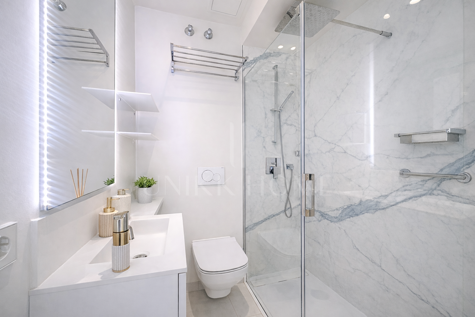 Penthouse in Darya - Modern Development Fronline Sea on the Beach Promenade of Estepona Center