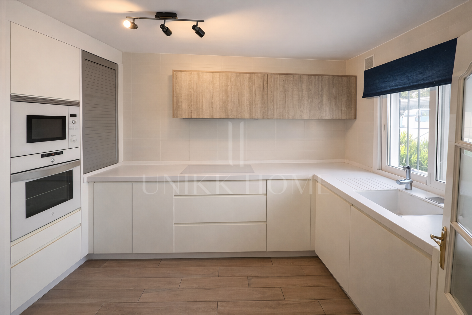 Townhouse with sea views and versatile attic - Seghers