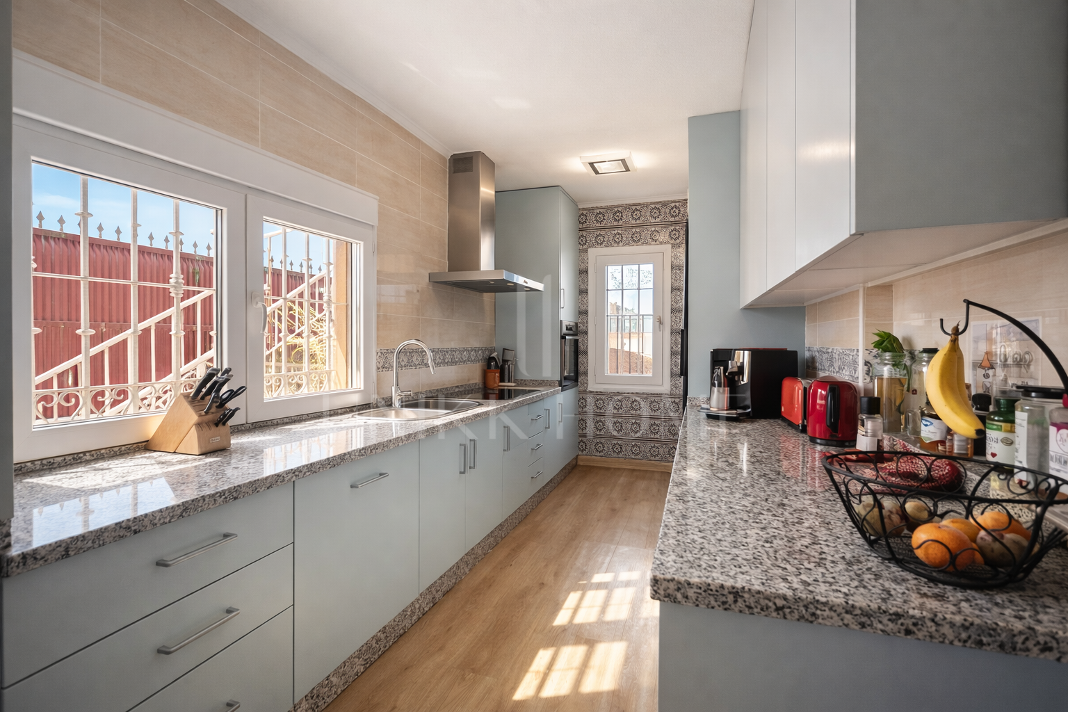 Villa con piscina privada y vistas al mar en Buenas Noches, Estepona