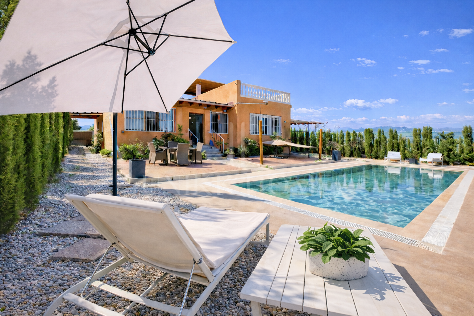 Villa con piscina privada y vistas al mar en Buenas Noches, Estepona