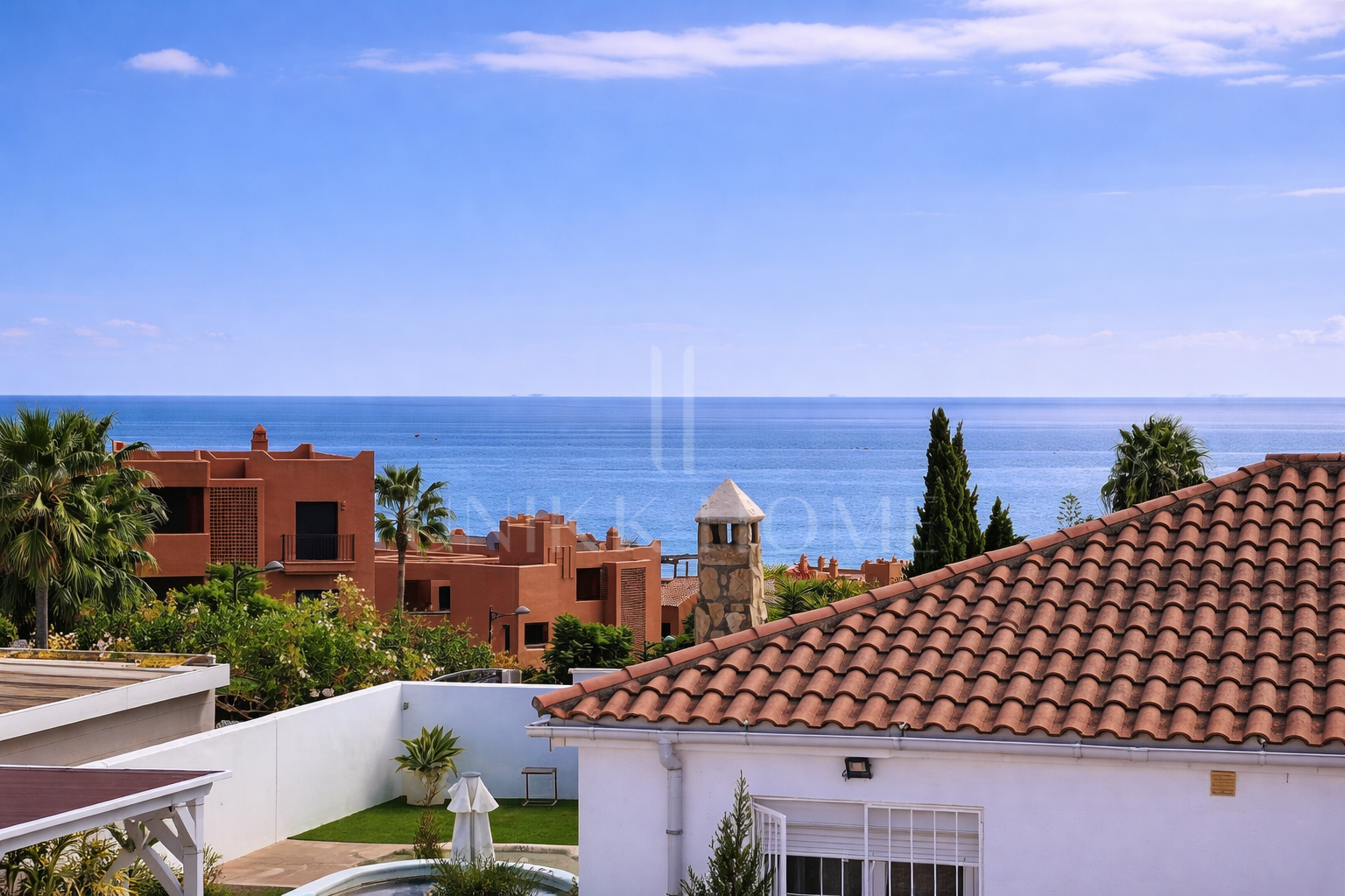 Villa con piscina privada y vistas al mar en Buenas Noches, Estepona
